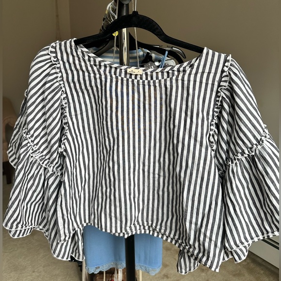 Hollister Tops - Hollister Women's Striped Cropped Top Ruffle Sleeves Flowy Oversized